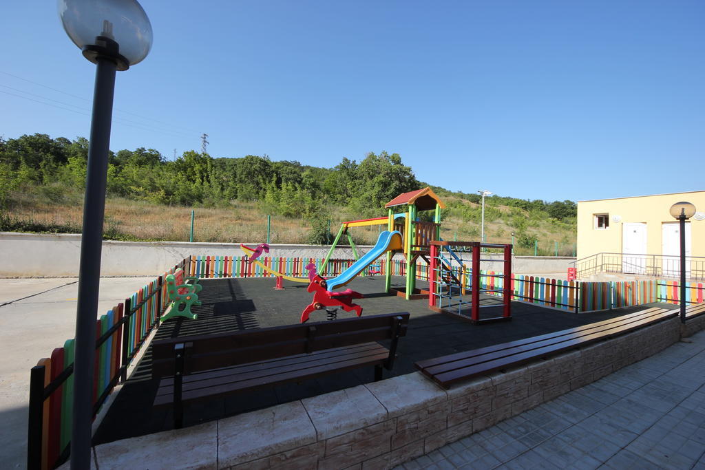 Menada Sunset Kosharitsa Apartments Dış mekan fotoğraf